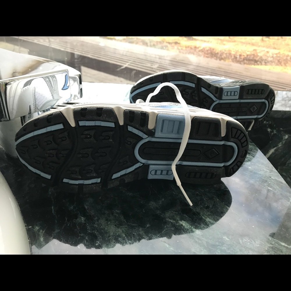 Ladies Brooks running shoes never worn